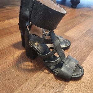 Freebird by Steven Black Heeled Boots with Sleek Design, All Leather,zipper On